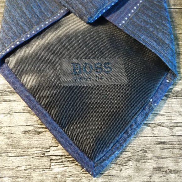 Pair of Hugo Boss Italian silk neckties - Picture 3 of 7